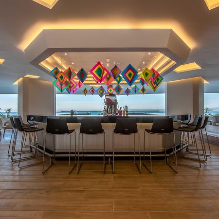 Grand Park Royal Puerto Vallarta Buitenkant foto The bar at the Sky Bar