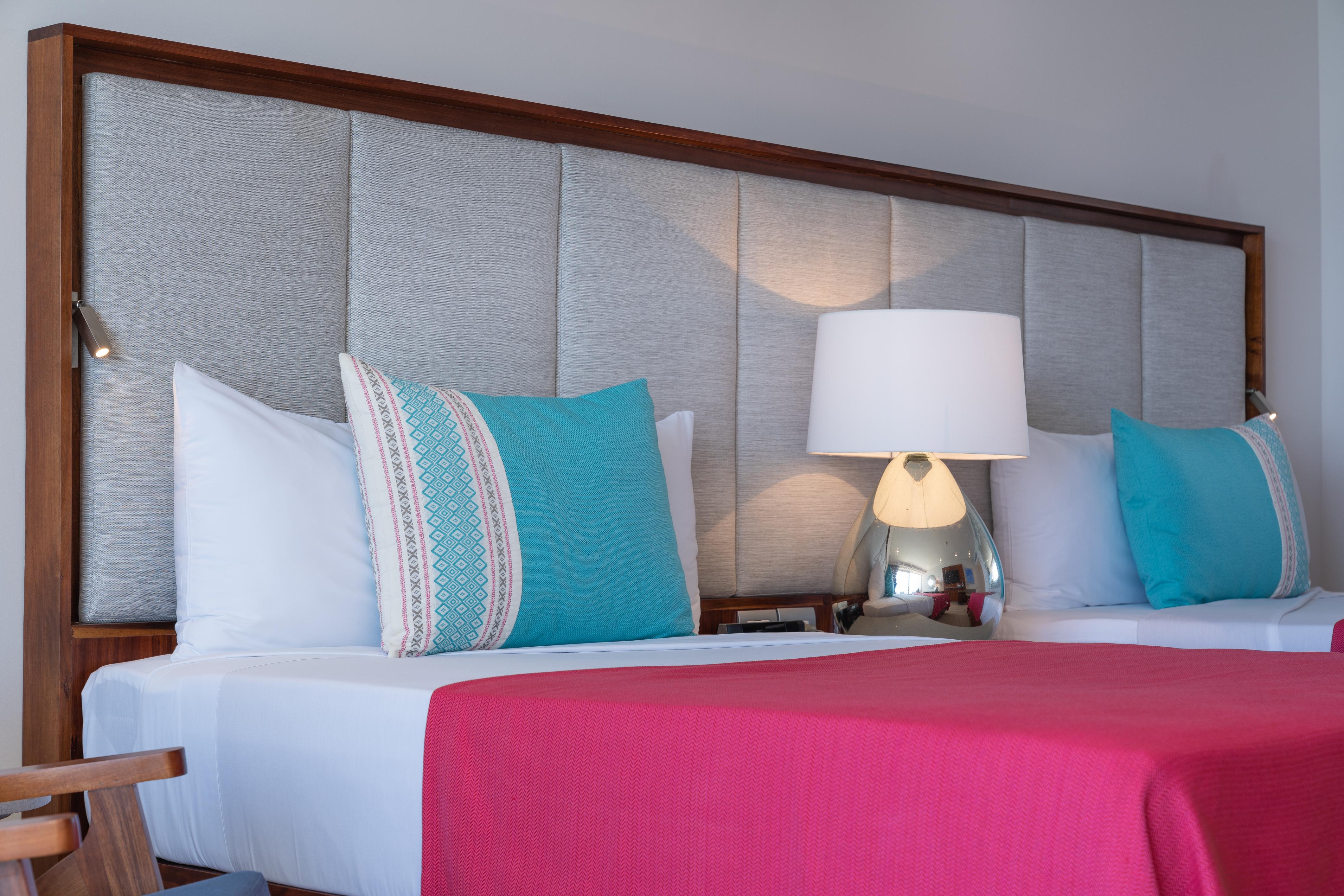 Grand Park Royal Puerto Vallarta Buitenkant foto A bed with a headboard