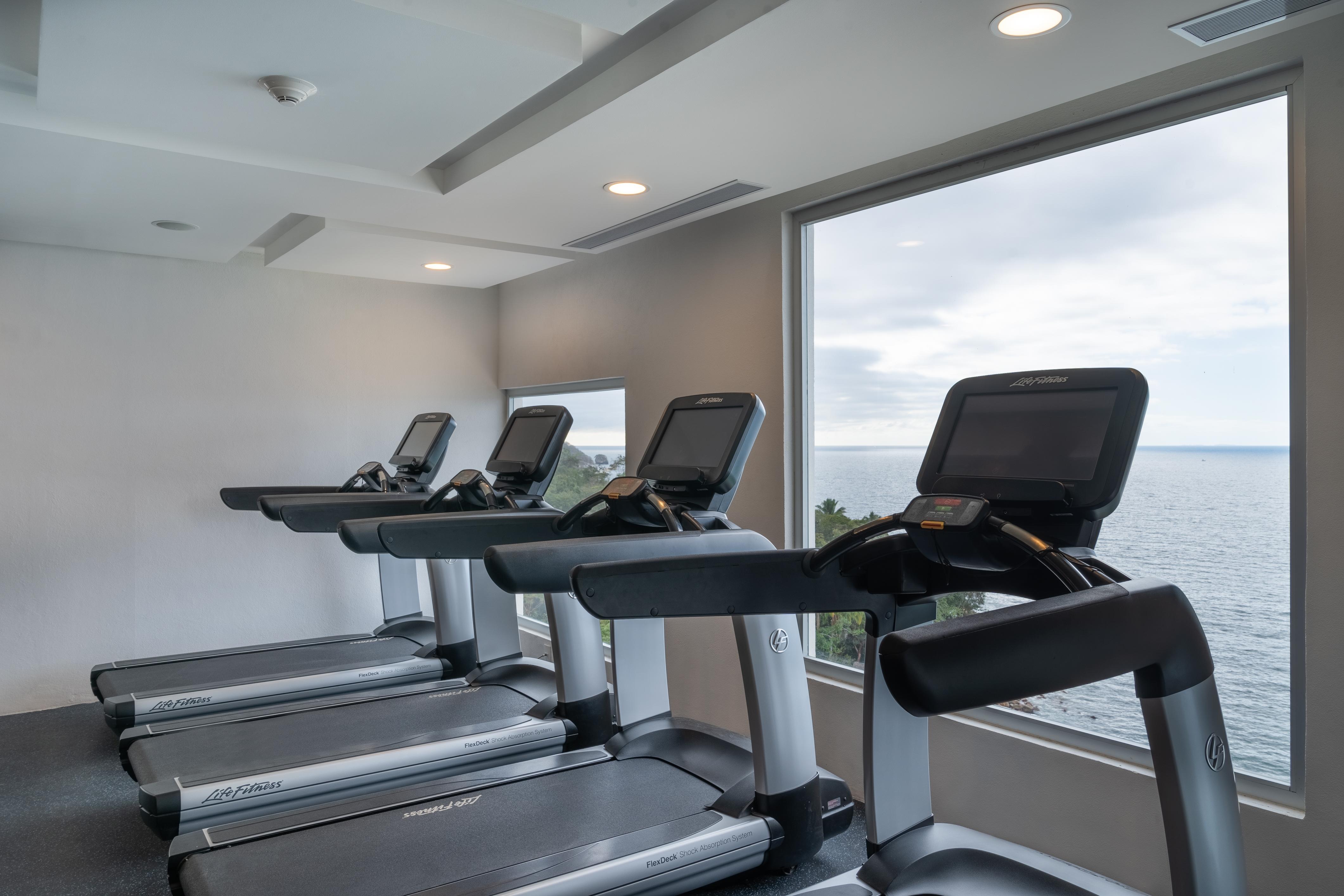 Grand Park Royal Puerto Vallarta Buitenkant foto The gym at the hotel