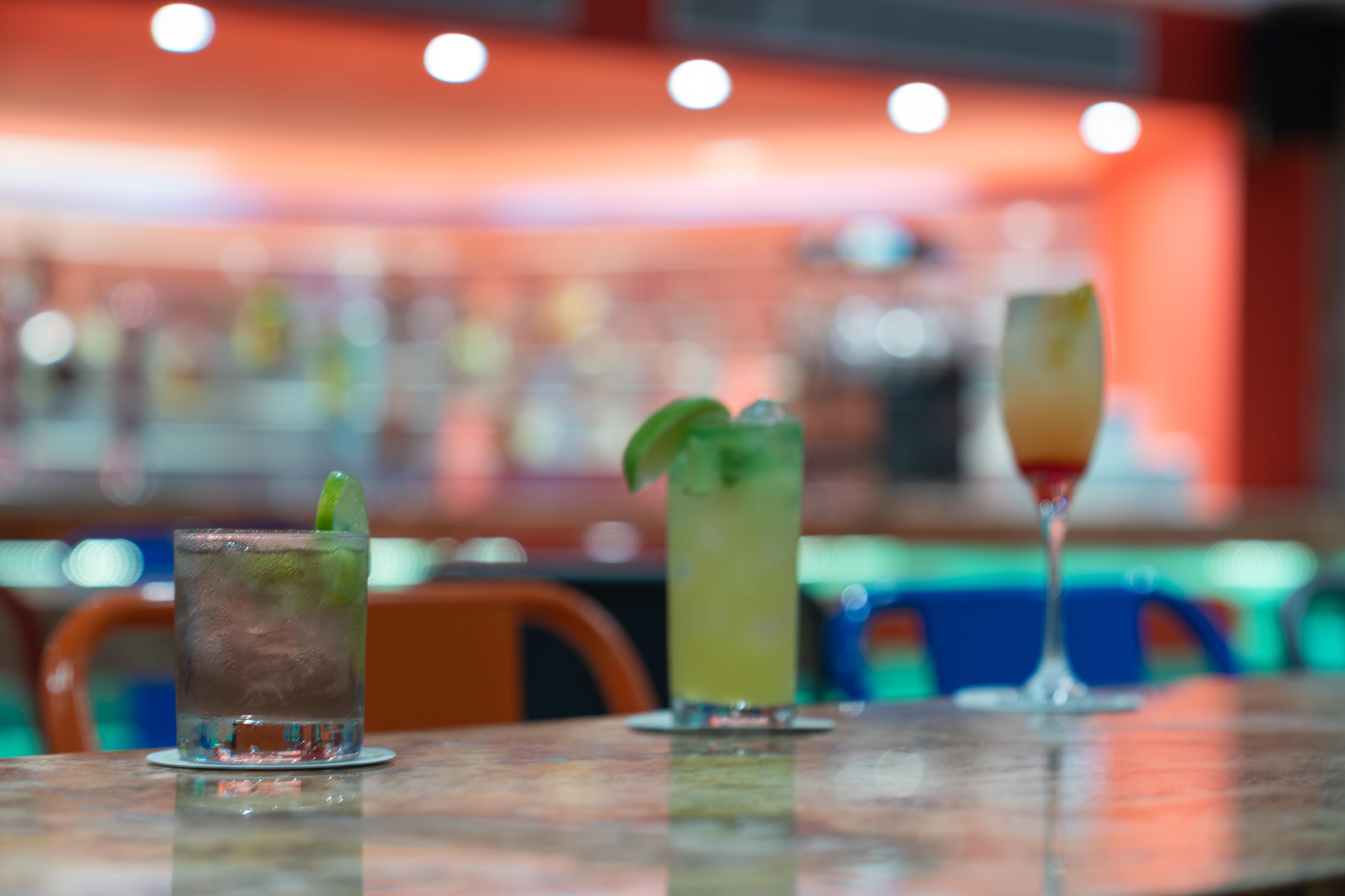 Grand Park Royal Puerto Vallarta Buitenkant foto Cocktails at a bar