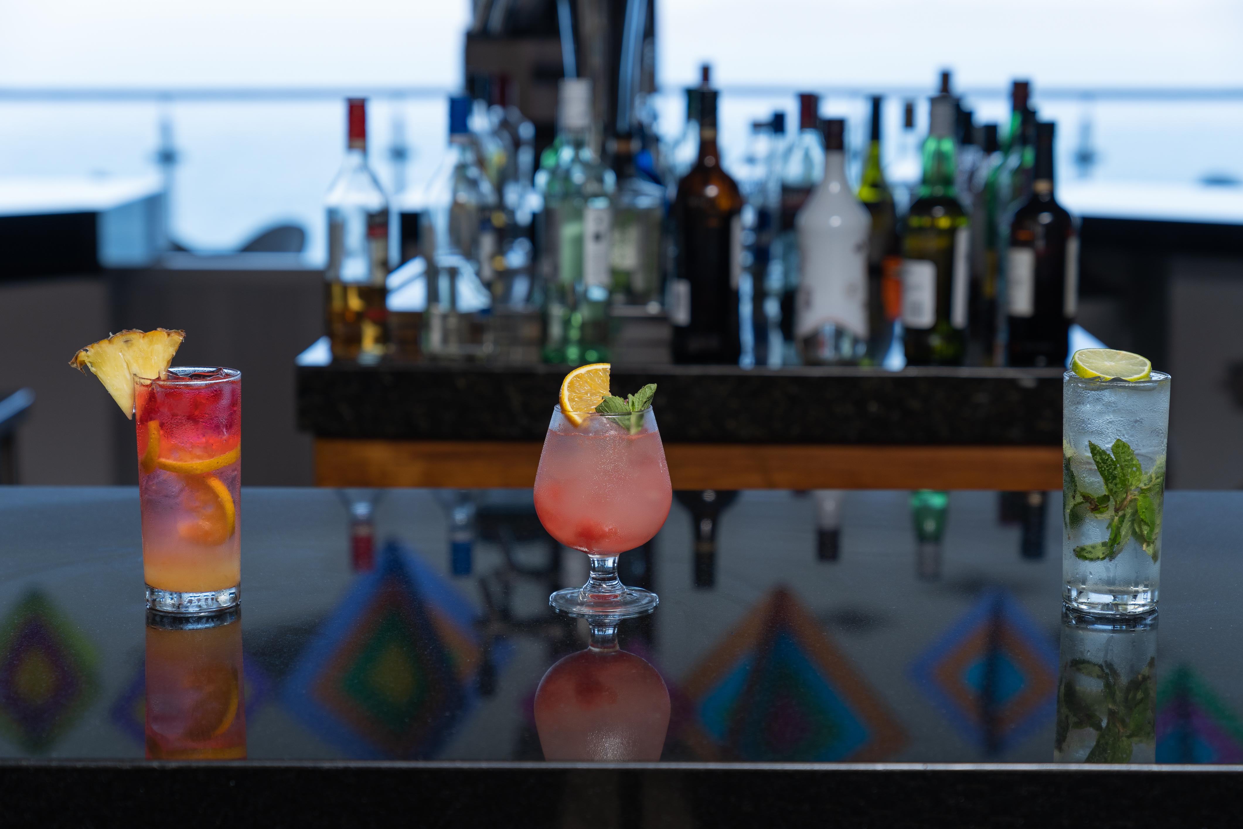 Grand Park Royal Puerto Vallarta Buitenkant foto Cocktails at the bar