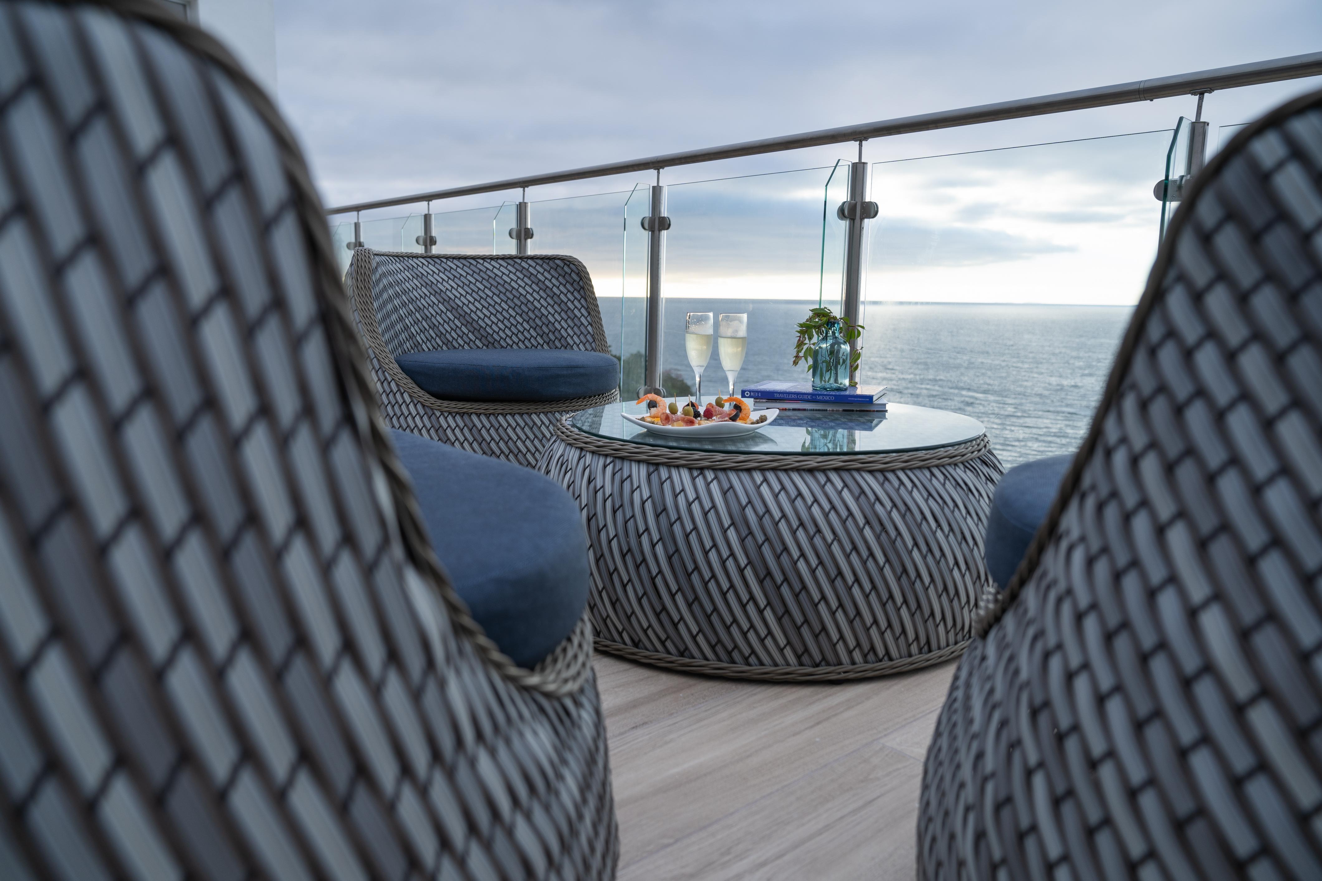 Grand Park Royal Puerto Vallarta Buitenkant foto The Club Balcony Suite