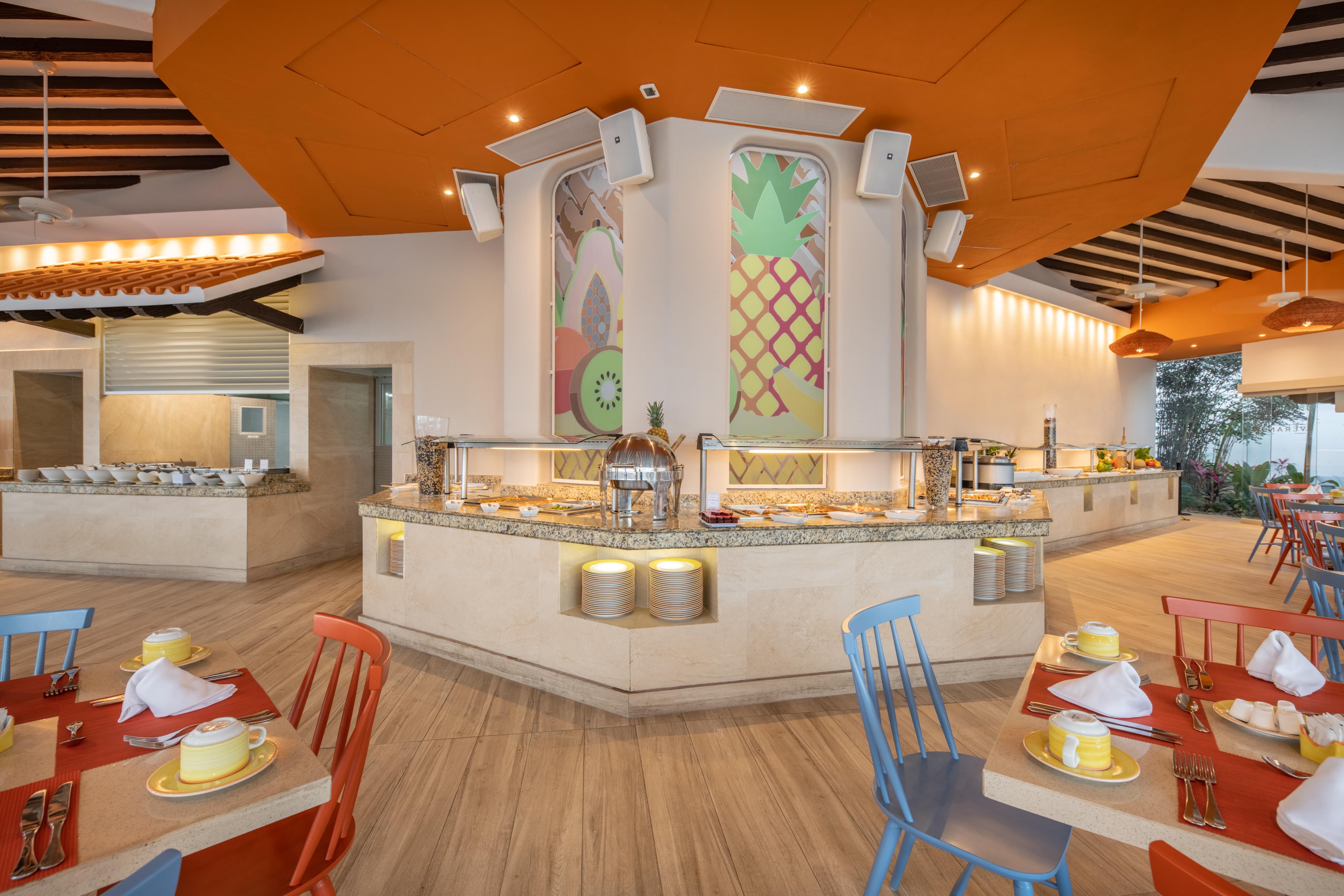 Grand Park Royal Puerto Vallarta Buitenkant foto The interior of the restaurant