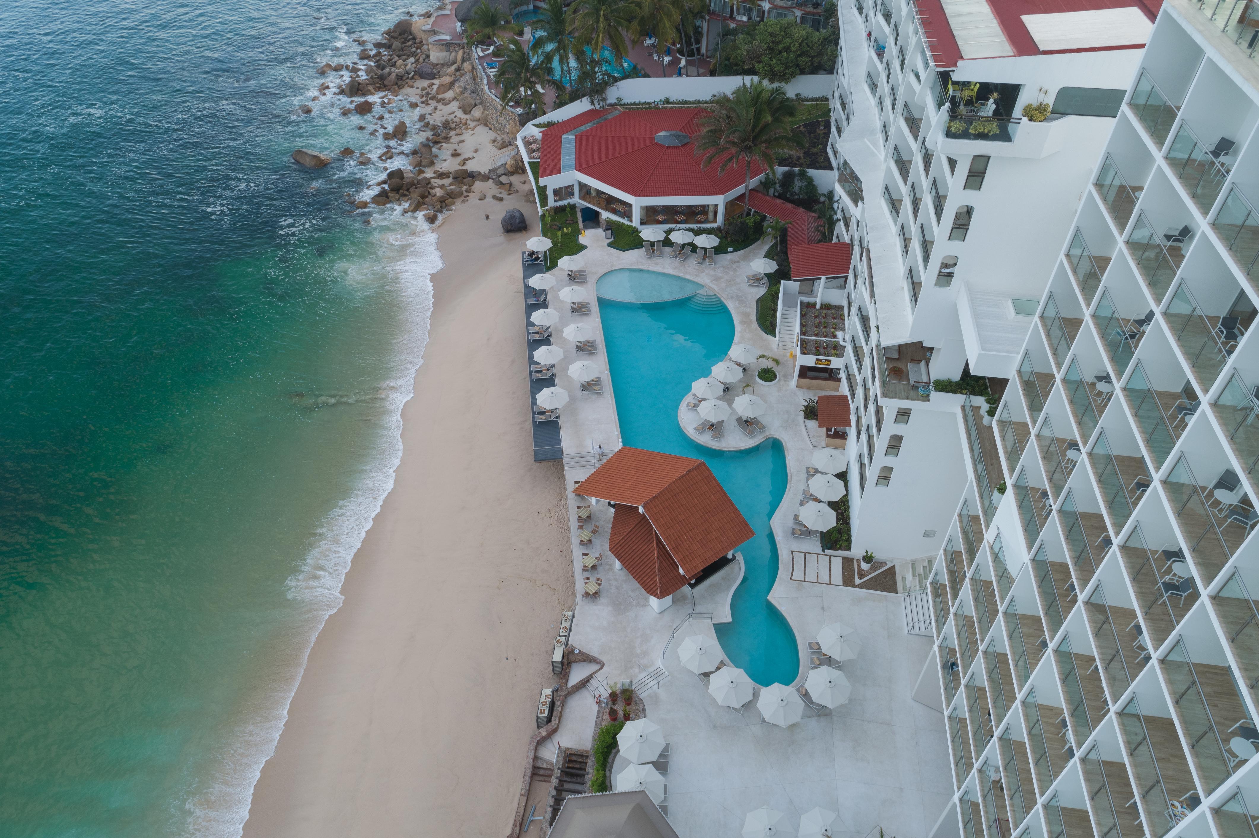 Grand Park Royal Puerto Vallarta Buitenkant foto Aerial view of the pool at the Grand Hotel