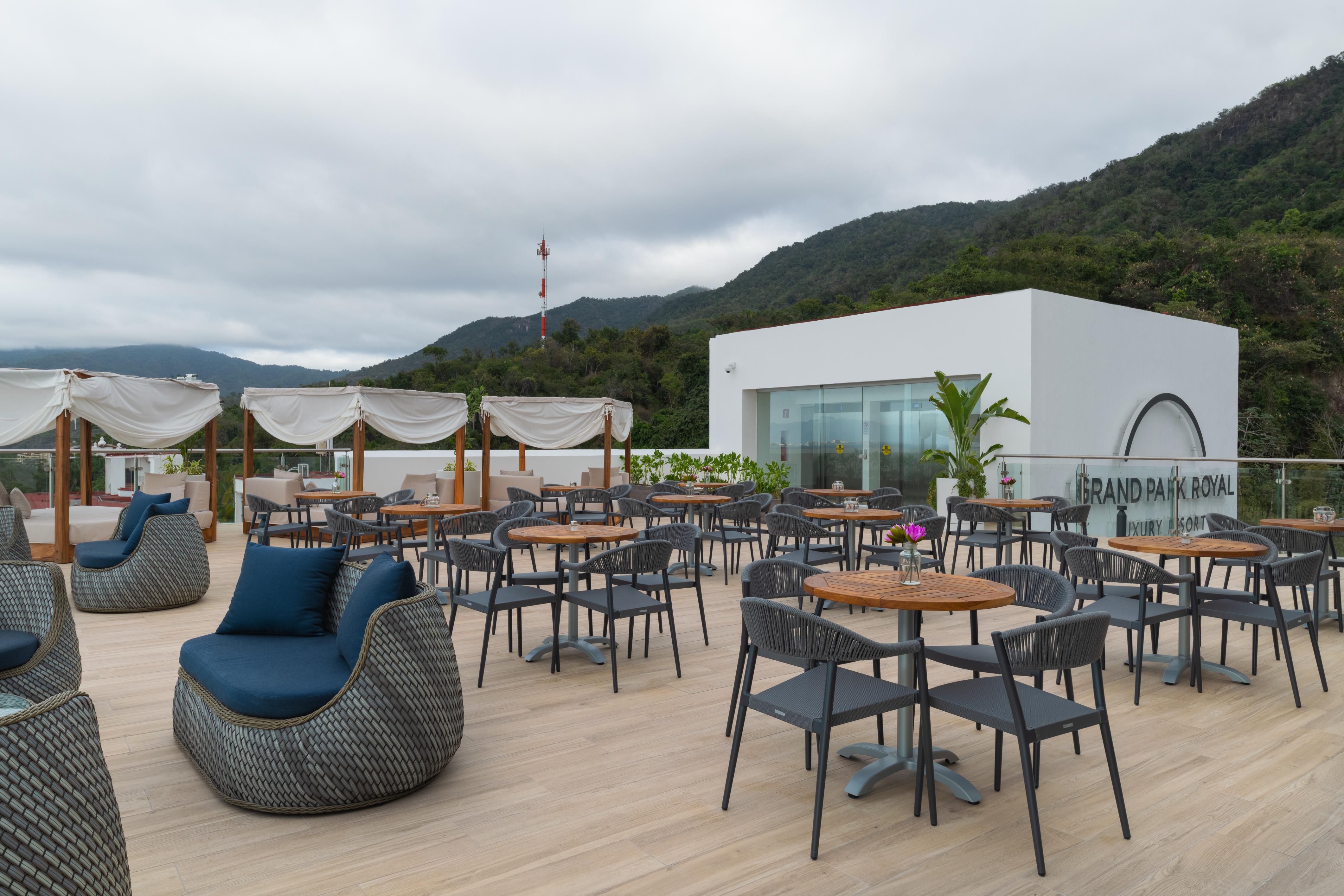 Grand Park Royal Puerto Vallarta Buitenkant foto The Sky Bar