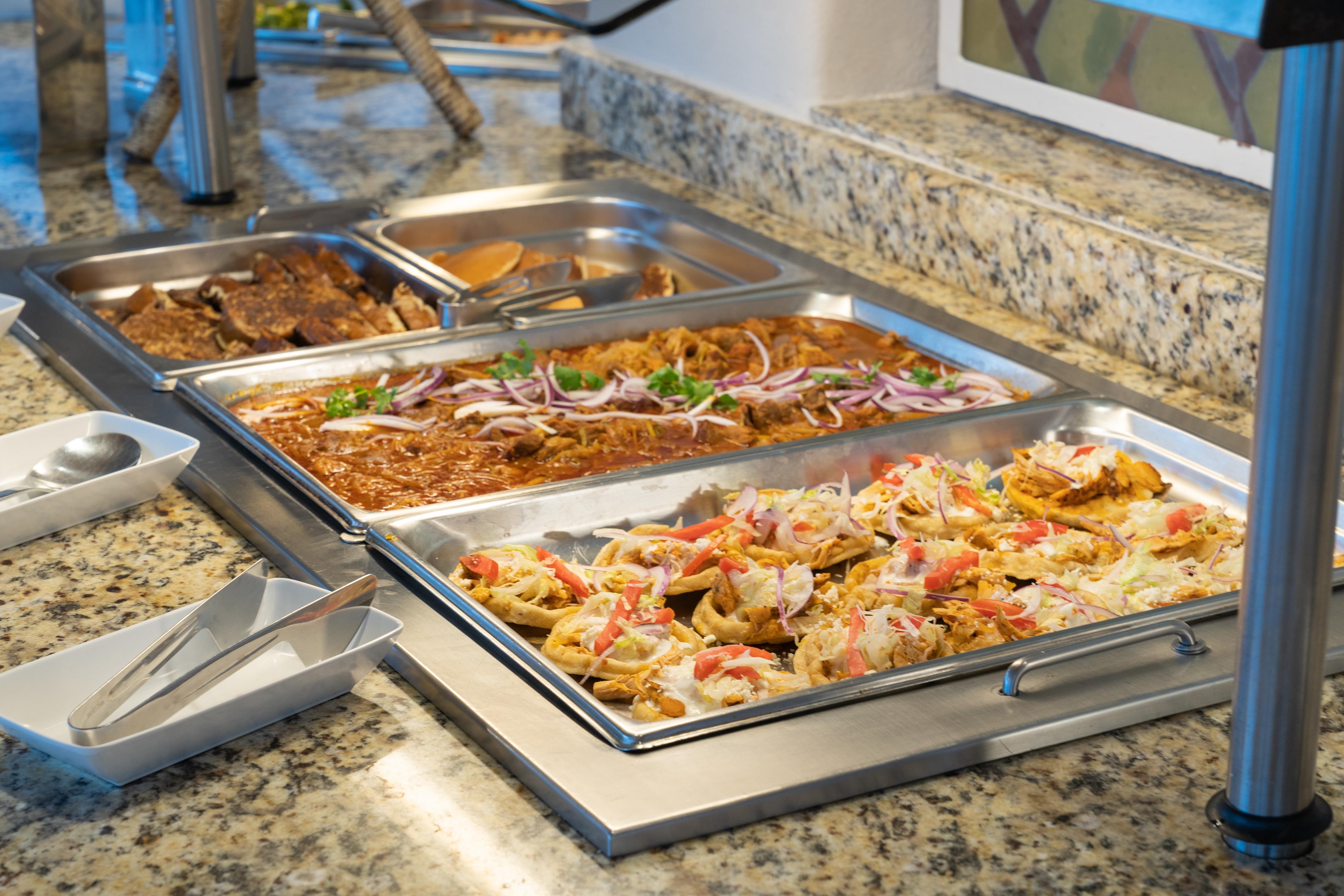 Grand Park Royal Puerto Vallarta Buitenkant foto A chafing dish