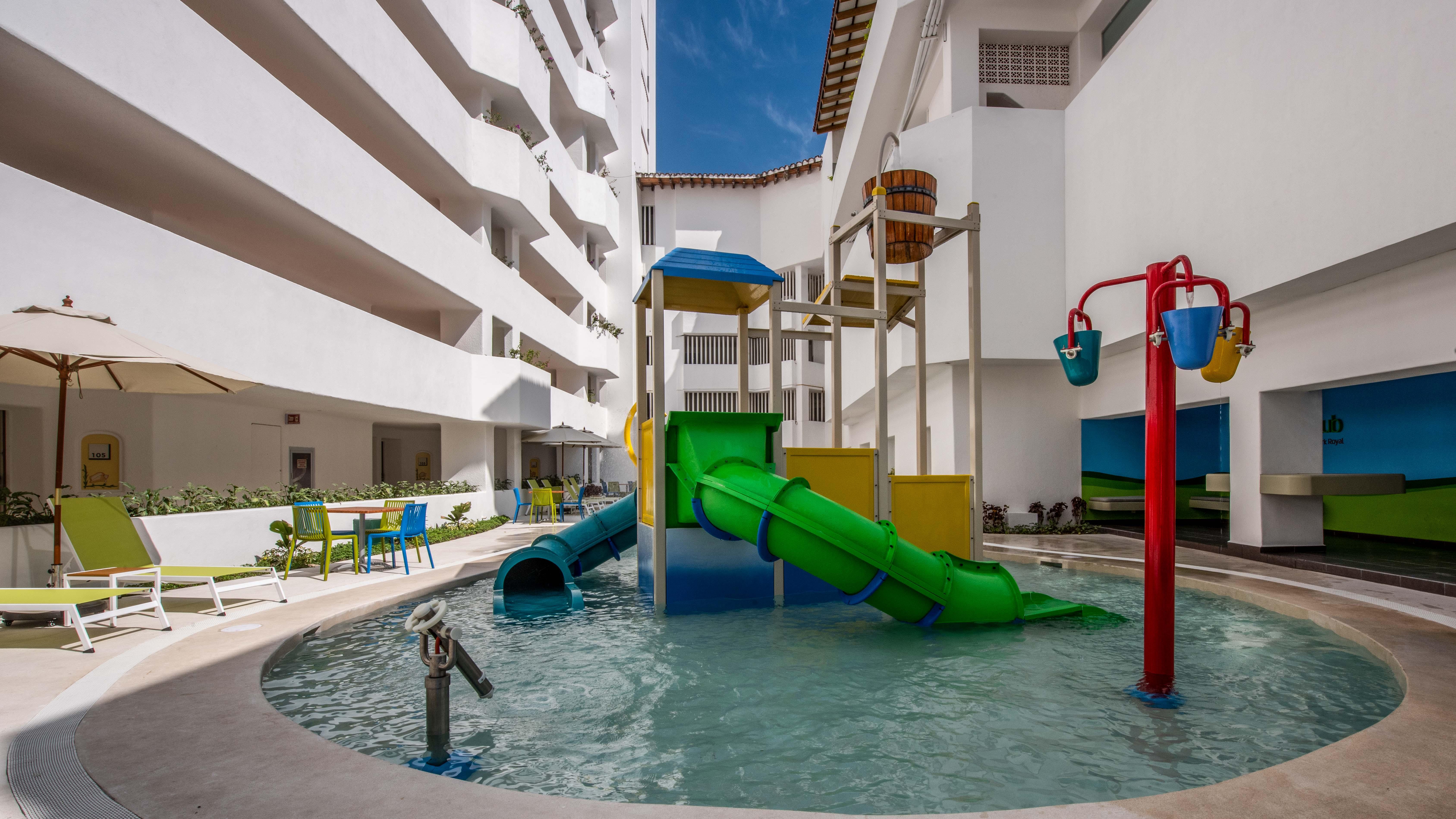 Grand Park Royal Puerto Vallarta Buitenkant foto Hotel's water park